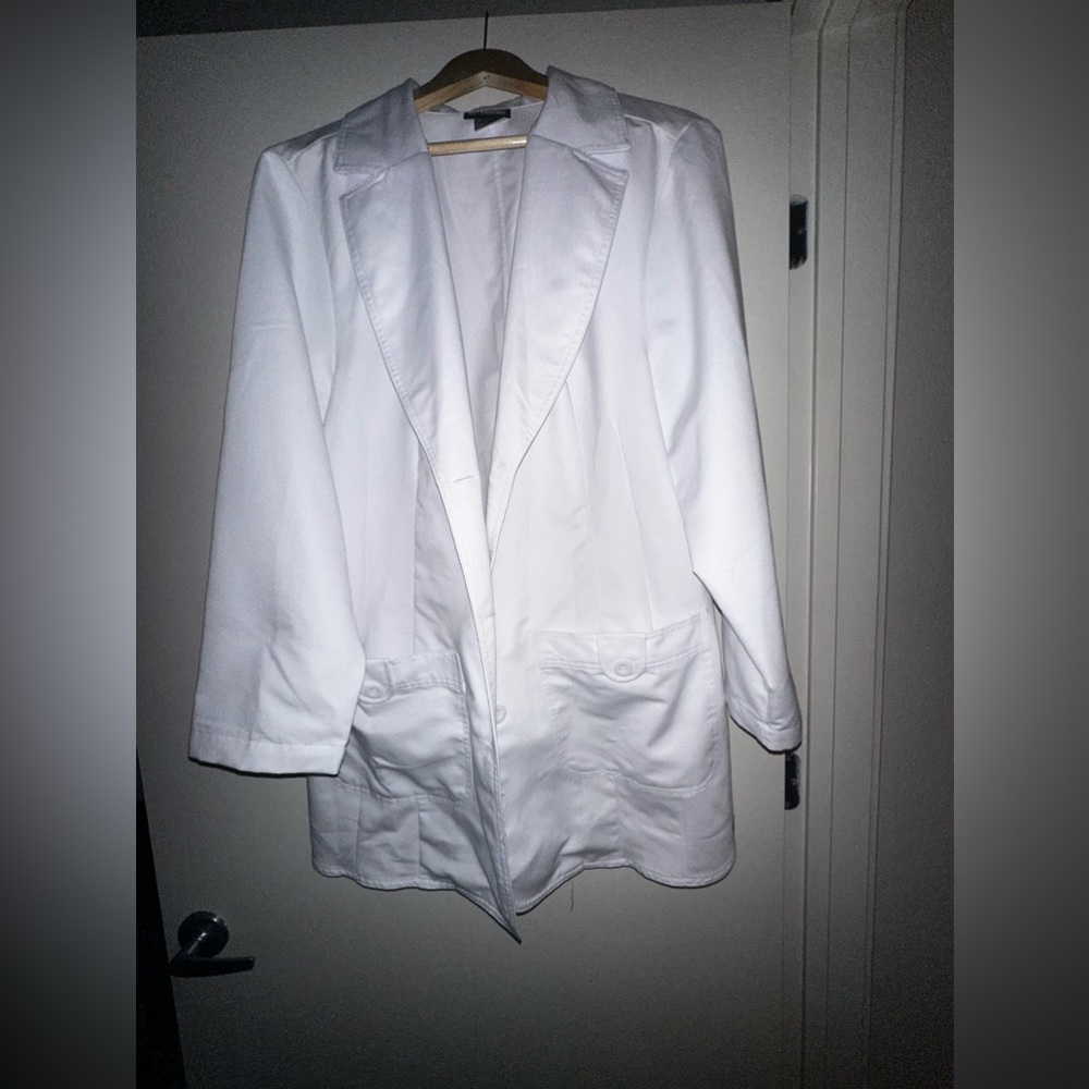 Practically 🆕 Lab Coat 🥼!
